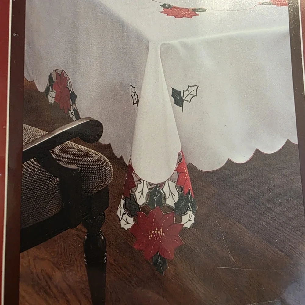 St Nicholas Square Christmas Tablecloth White Red Poinsettia‎ Kohls 60